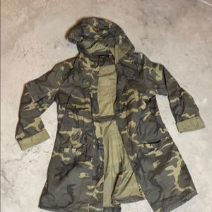 Camo utility jacket with hood and cinchable waist